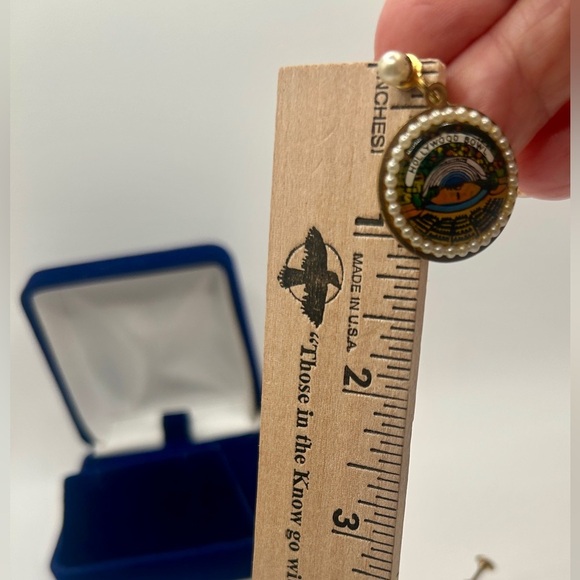 Rare Hollywood Bowl Pearl Drop Painting Earrings - Picture 8 of 11